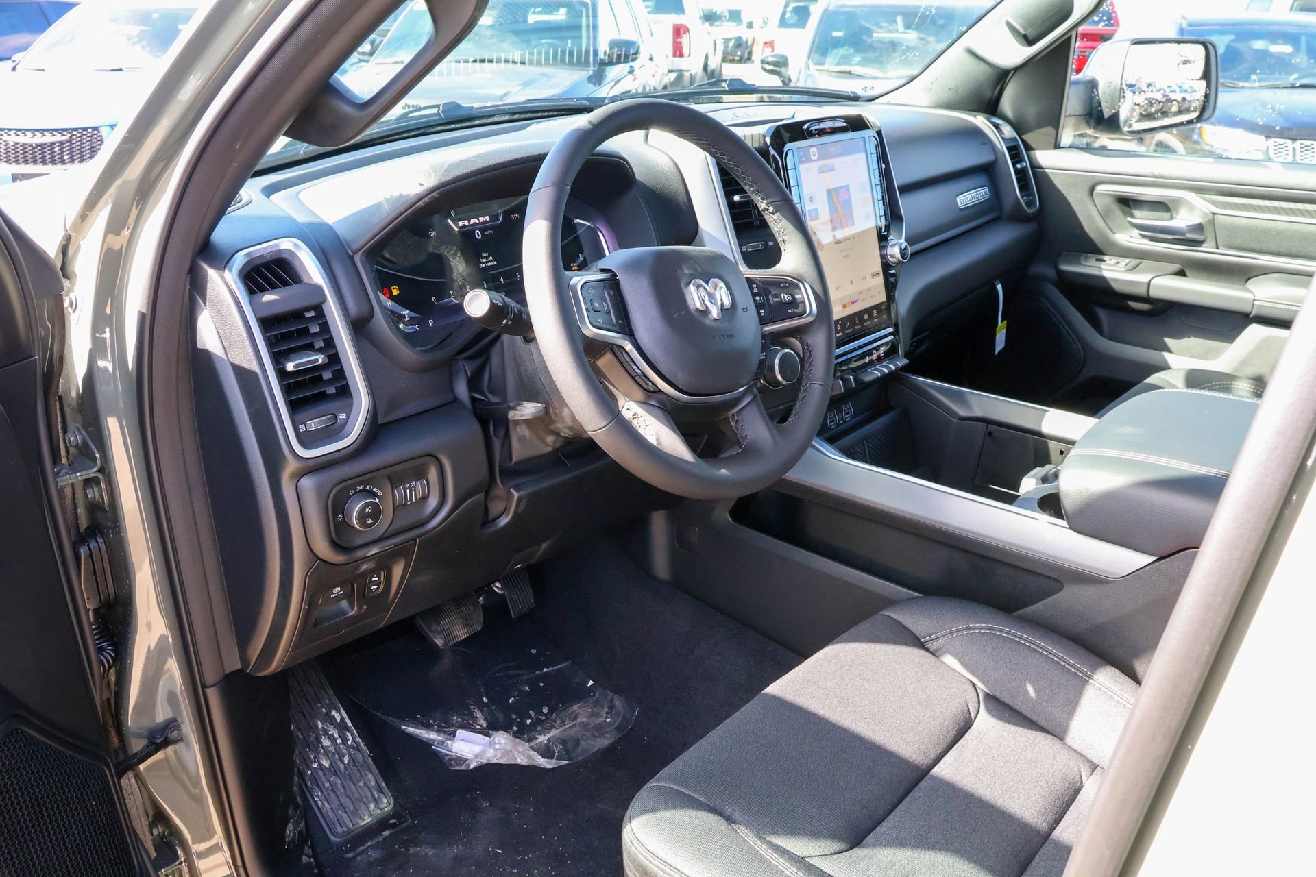 New 2026 RAM 1500 4x4 Crew Cab image 3