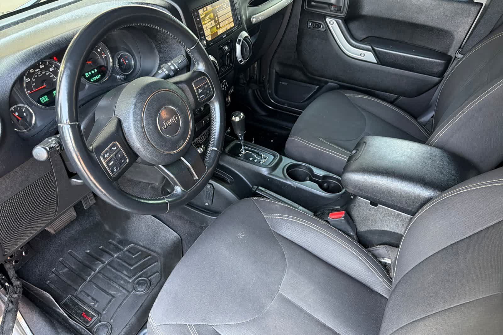 Used 2016 Jeep Wrangler Unlimited Sahara w/ Connectivity Group AWD/4WD image 13