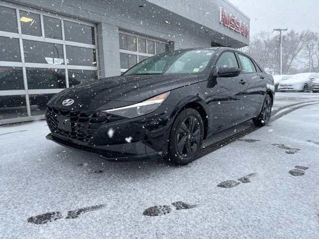 Used 2023 Hyundai Elantra SEL w/ Cargo Package image 5