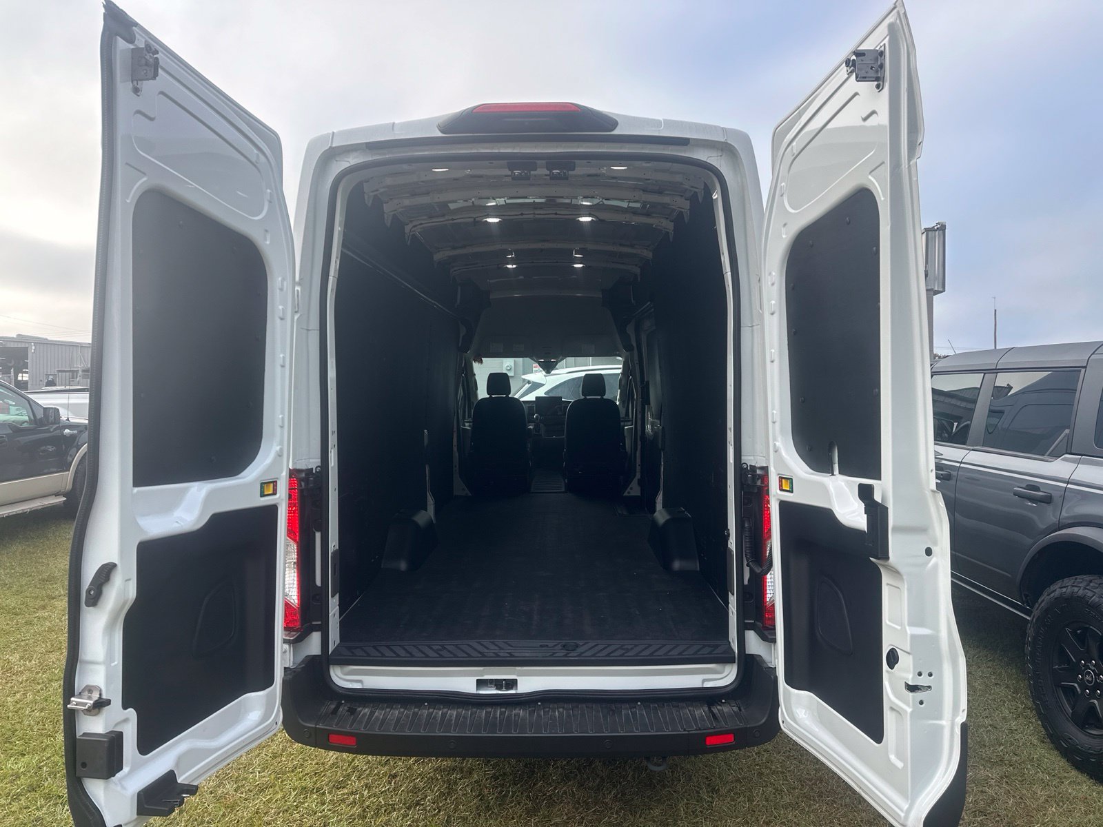 Used 2026 Ford Transit 350 148 High Roof Extended w/ Load Area Protection Package RWD image 3