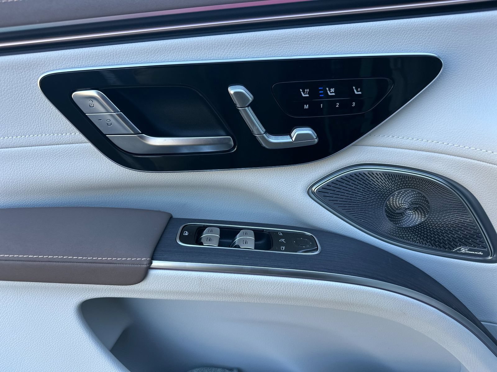 New 2026 Mercedes-Benz EQS 400 4MATIC SUV image 11