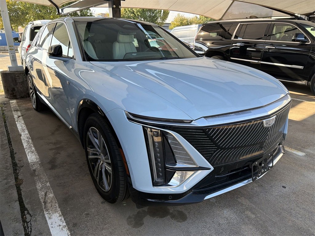 Used 2024 Cadillac Lyriq Luxury image 2