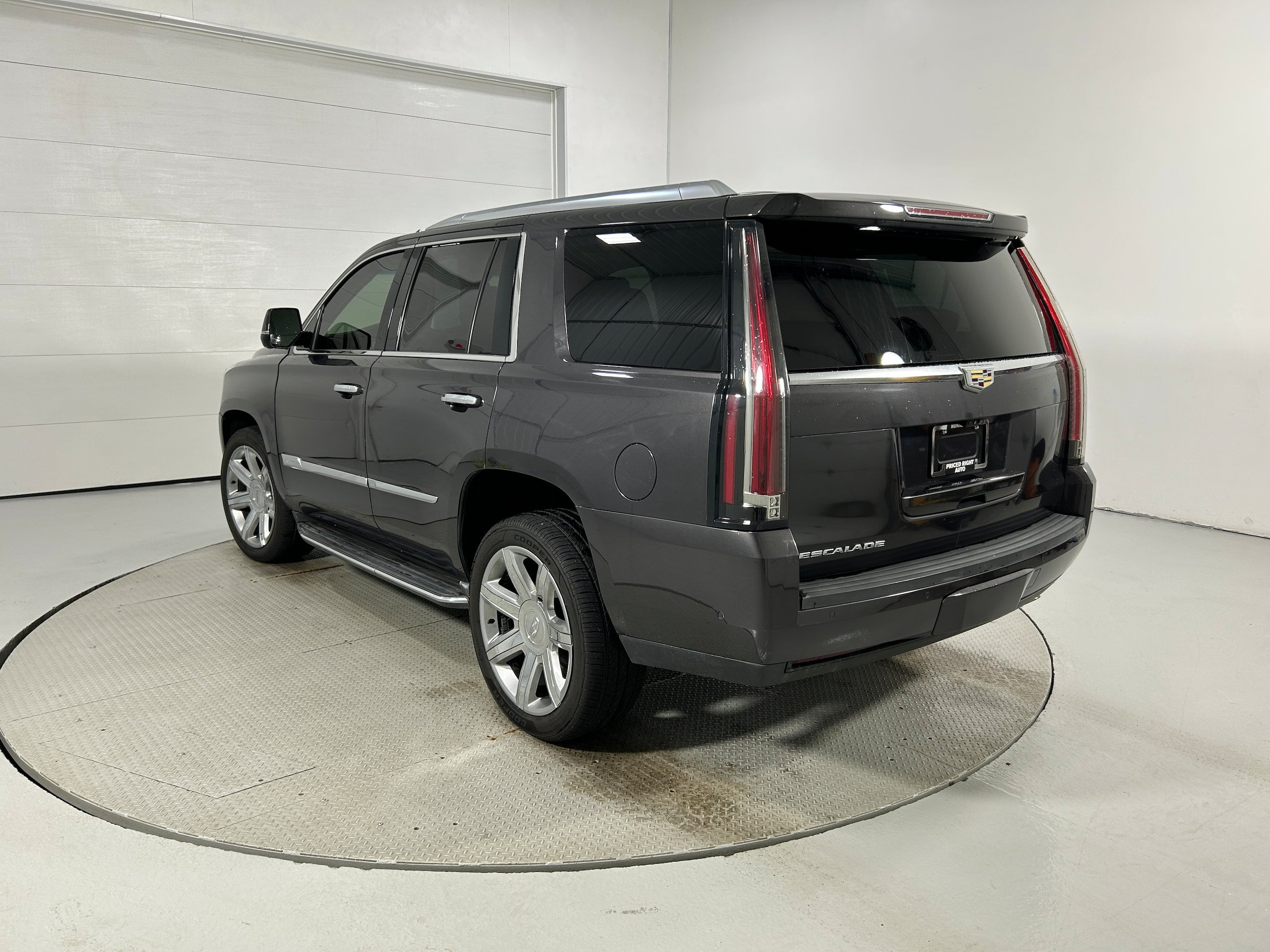 Used 2017 Cadillac Escalade Luxury AWD/4WD image 24