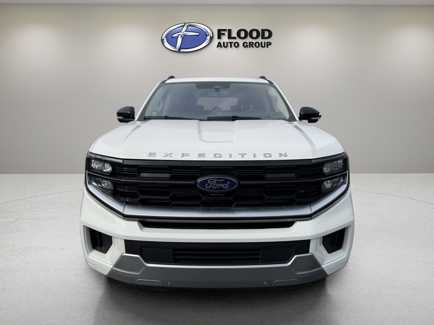 Used 2025 Ford Expedition Max Platinum w/ Driver's Package AWD/4WD image 2