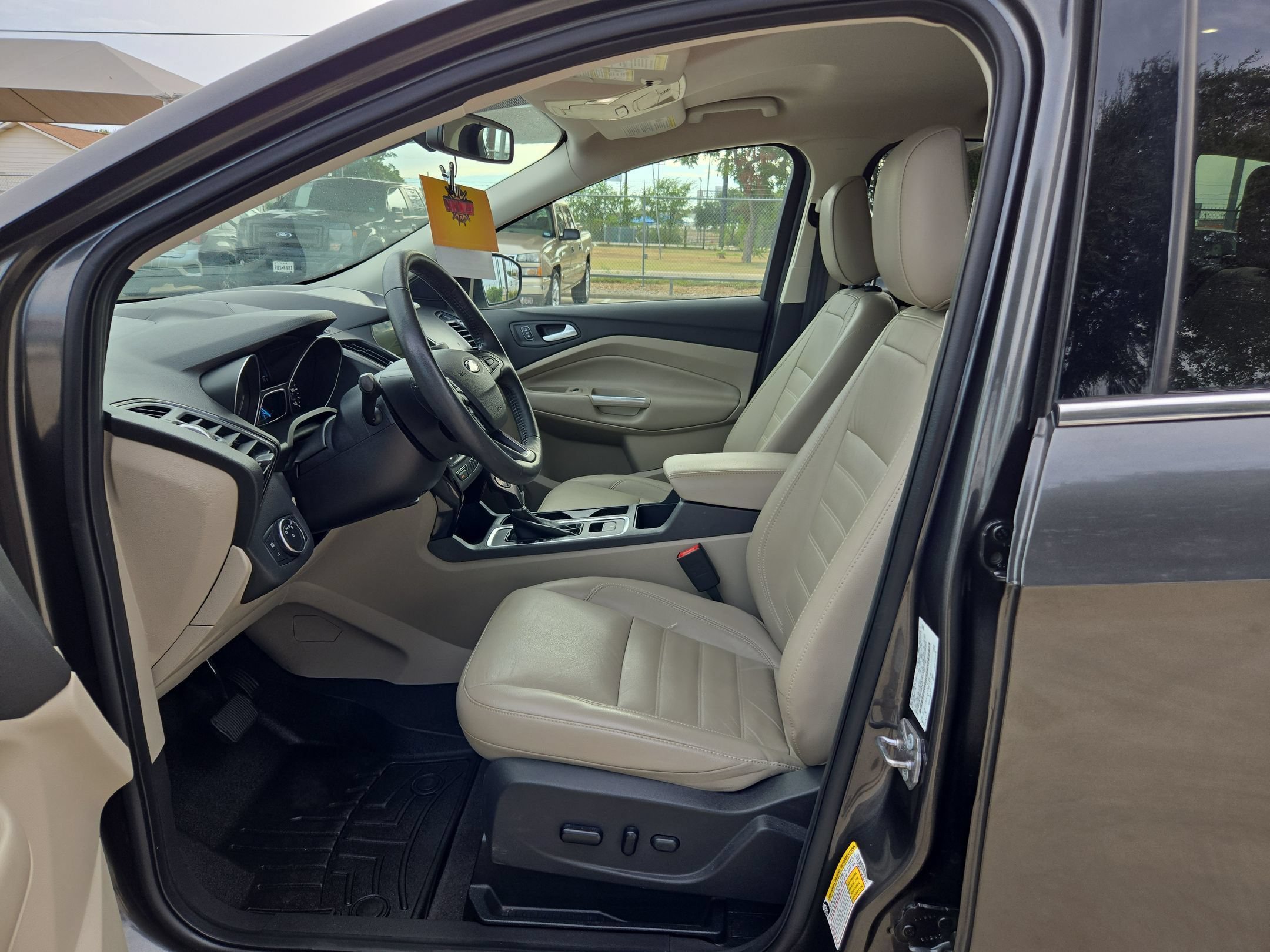 Used 2019 Ford Escape Titanium AWD/4WD image 9