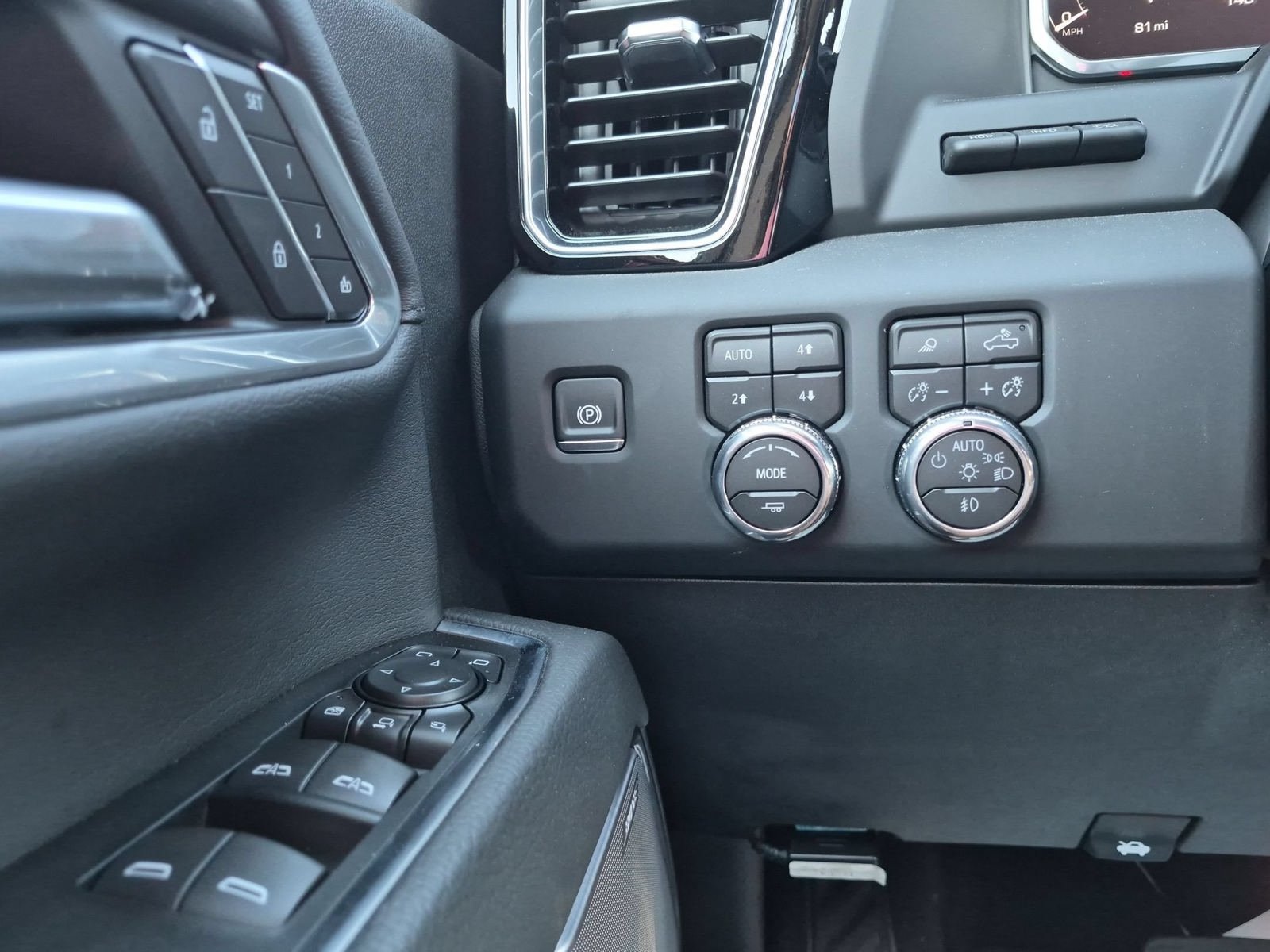 New 2026 GMC Sierra 2500 Denali w/ Denali Reserve Package AWD/4WD image 17