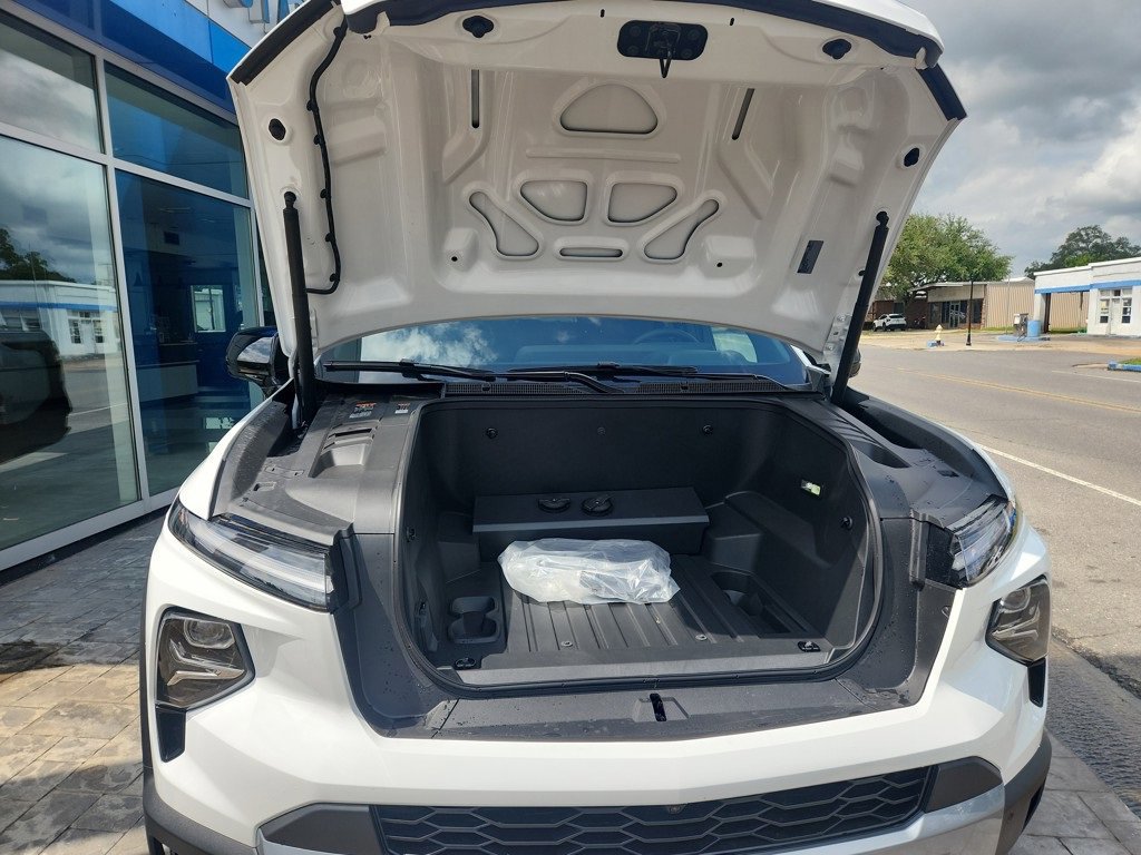 New 2025 Chevrolet Silverado EV LT image 9