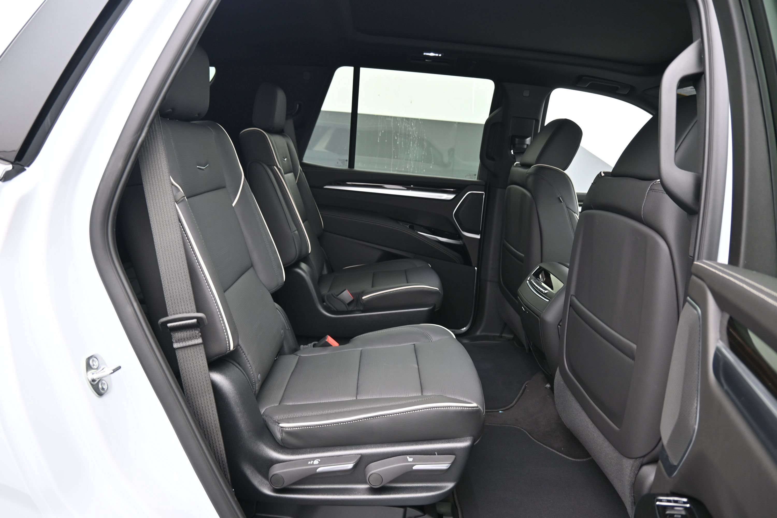 New 2026 Cadillac Escalade Luxury w/ Touring Package AWD/4WD image 12