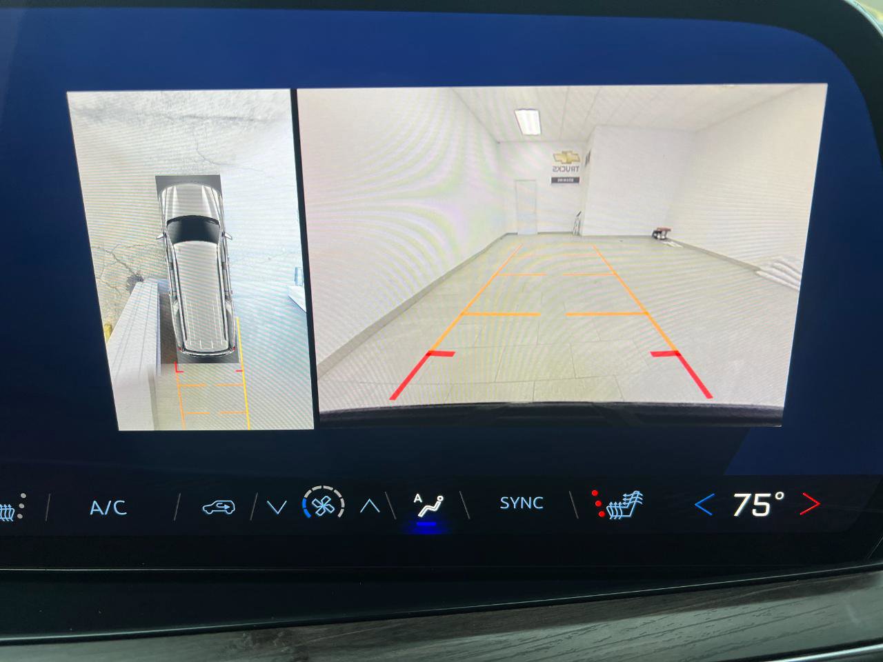 Used 2025 Chevrolet Suburban LT image 71