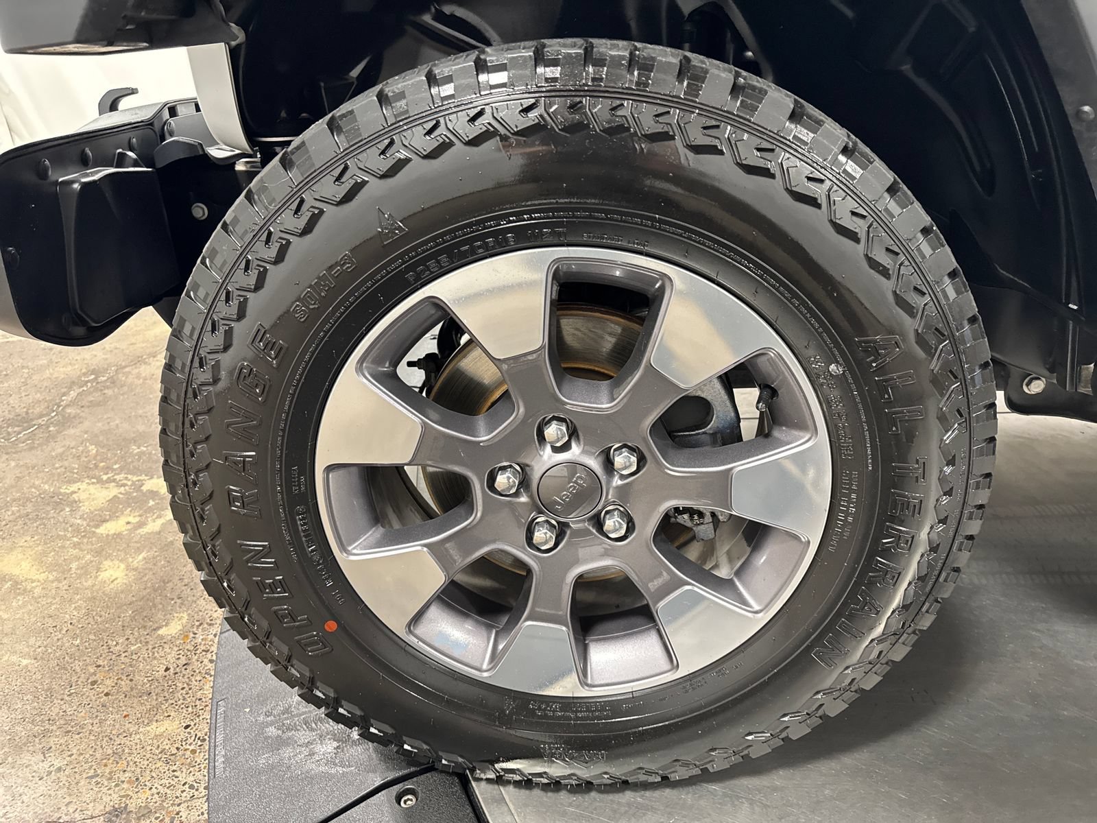 Used 2019 Jeep Wrangler Unlimited Sahara AWD/4WD image 2