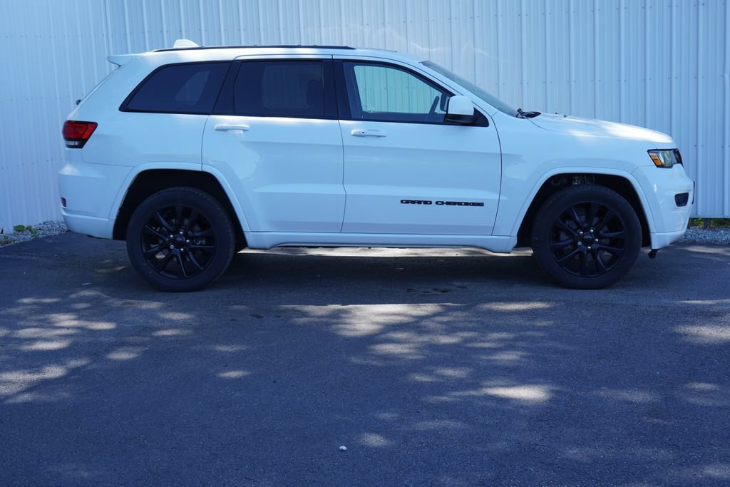 Used 2019 Jeep Grand Cherokee Altitude AWD/4WD image 2
