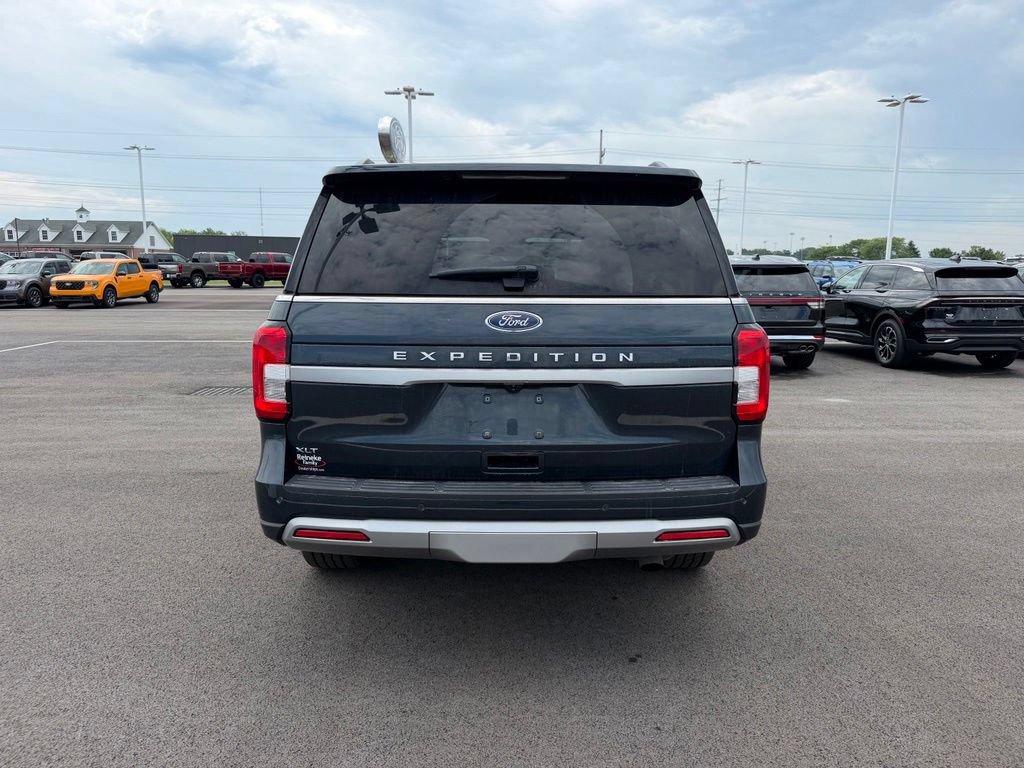 Used 2024 Ford Expedition XLT AWD/4WD image 6