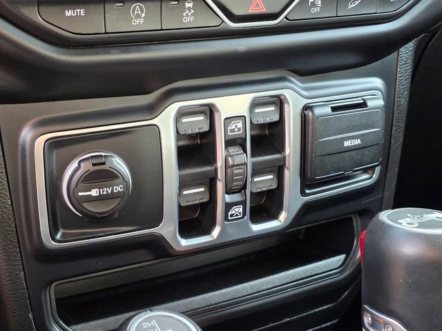 Used 2019 Jeep Wrangler Unlimited Sahara AWD/4WD image 34