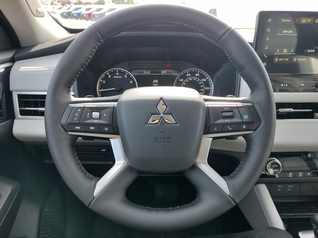 New 2026 Mitsubishi Outlander SE image 6