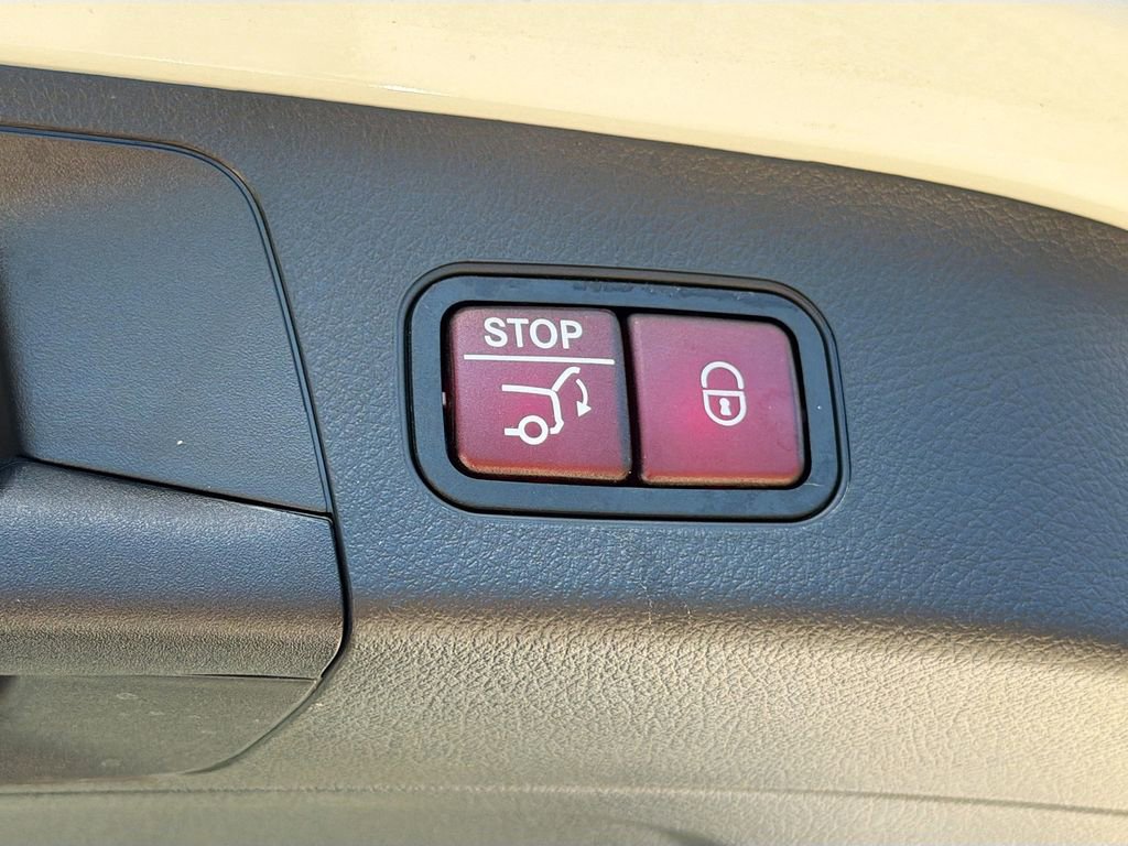Used 2025 Mercedes-Benz GLA 250 image 32