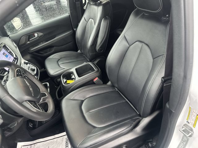 Used 2025 Chrysler Pacifica Select FWD image 15