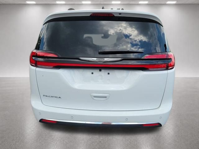 Used 2026 Chrysler Pacifica Select FWD image 4