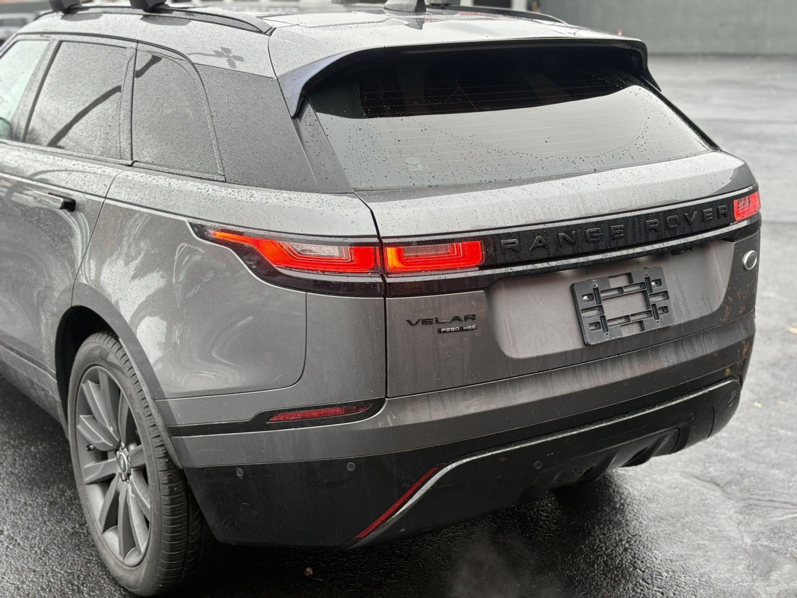 Used 2018 Land Rover Range Rover Velar R-Dynamic HSE image 10