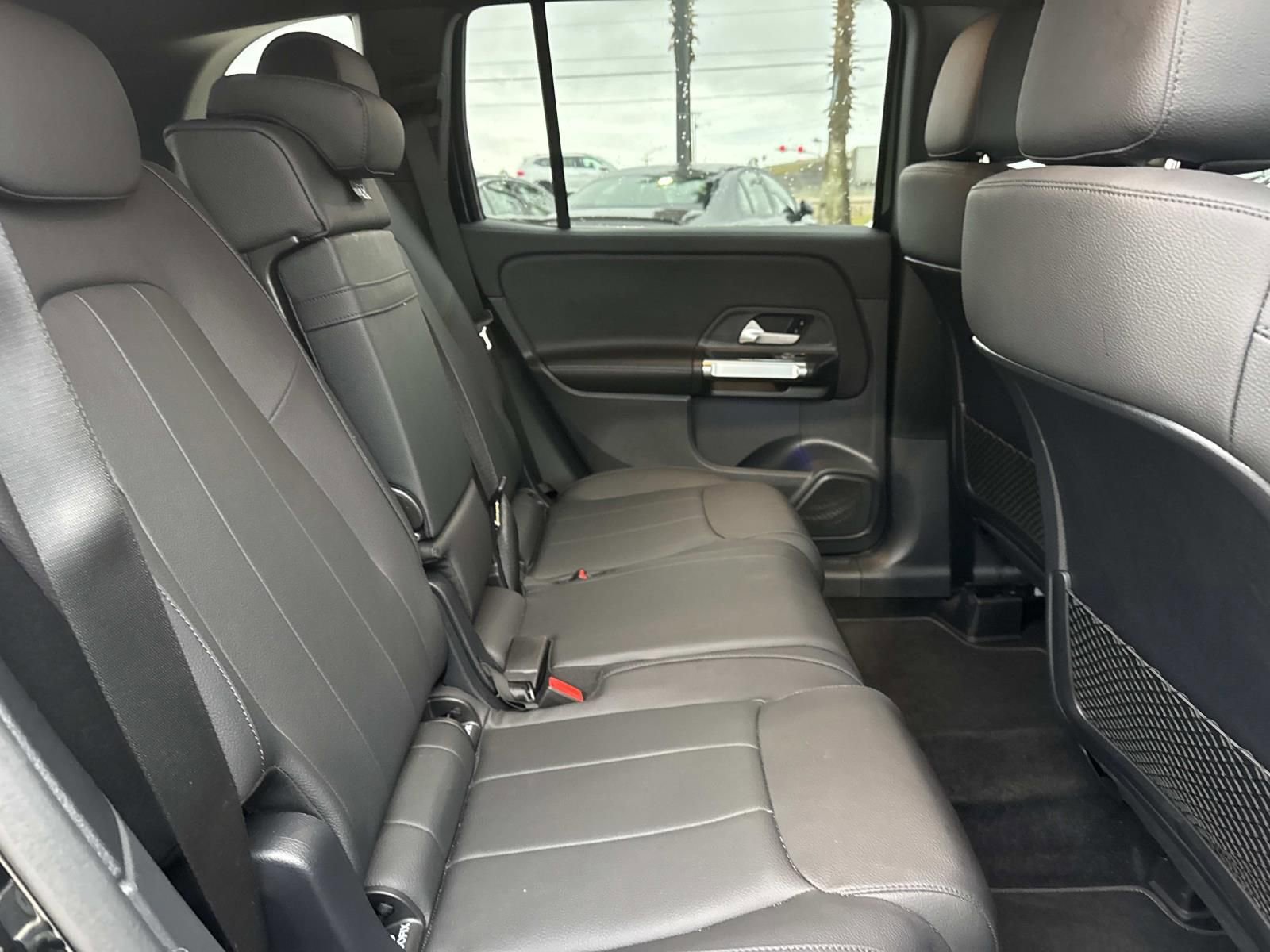 Used 2025 Mercedes-Benz GLB 250 4MATIC image 9