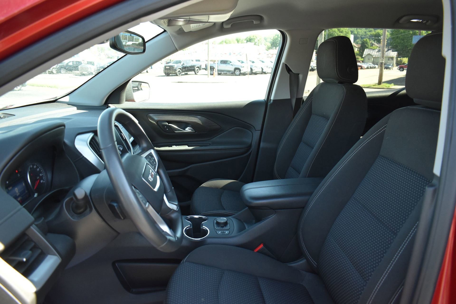 Used 2023 GMC Terrain SLE w/ Driver Convenience Package FWD image 16