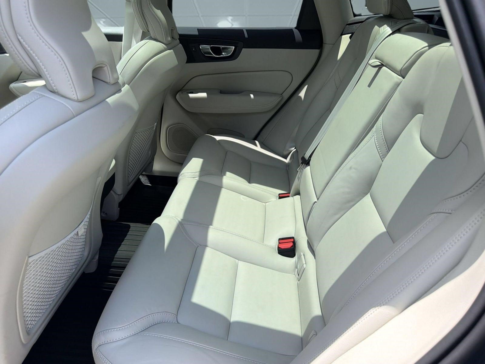 Certified 2024 Volvo XC60 B5 Ultimate w/ Protection Package Premier AWD/4WD image 15