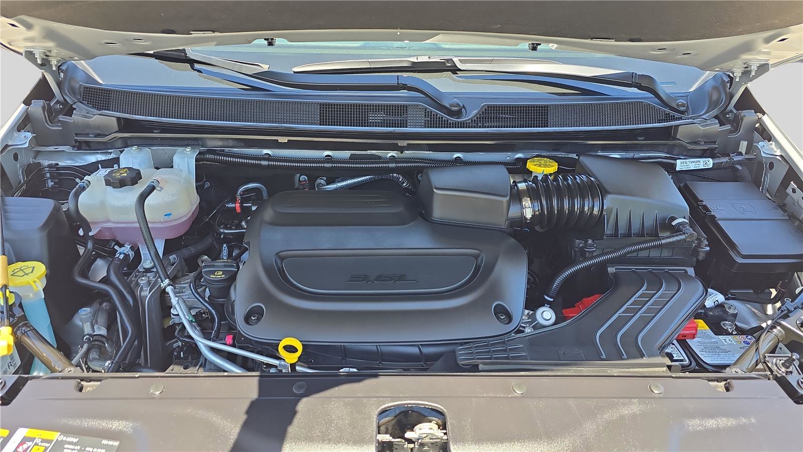 Used 2026 Chrysler Pacifica Limited FWD image 28
