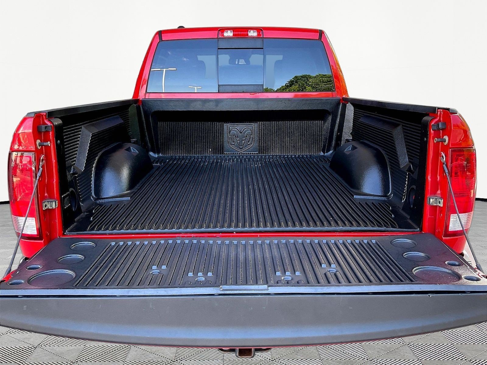 Used 2016 RAM 1500 Classic SLT AWD/4WD image 7