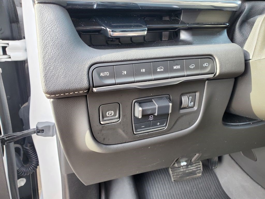 Certified 2024 Cadillac Escalade Sport w/ LPO, ONYX Package AWD/4WD image 18