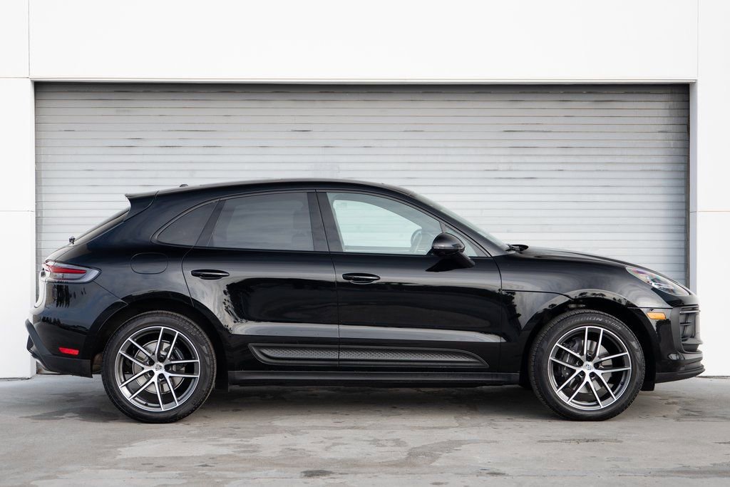 Certified 2025 Porsche Macan image 8