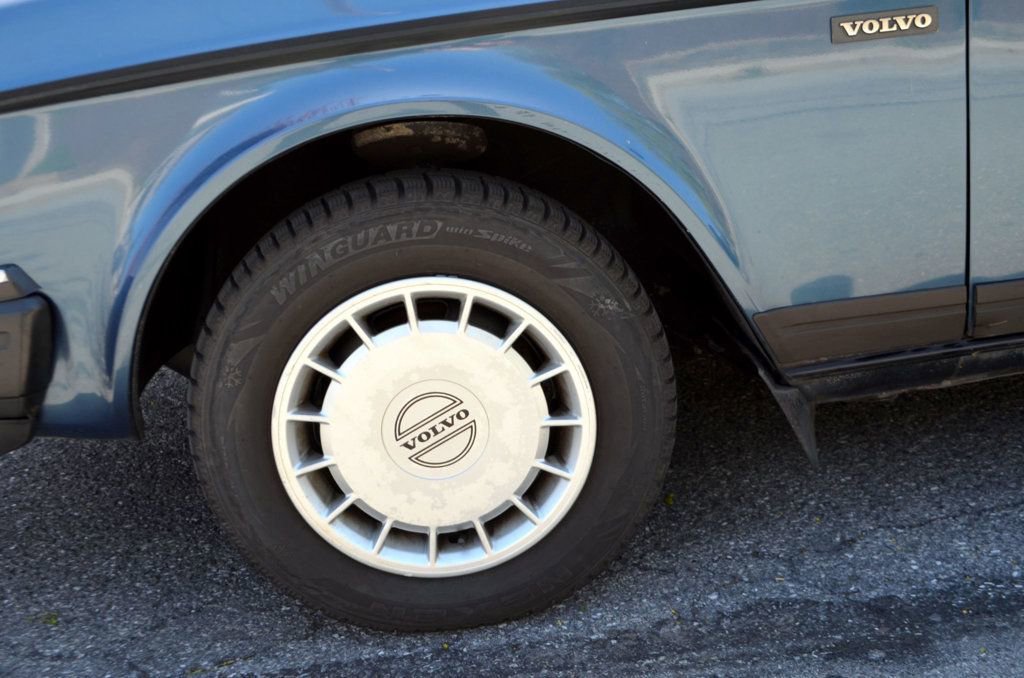 Used 1992 Volvo 240 Wagon RWD image 5