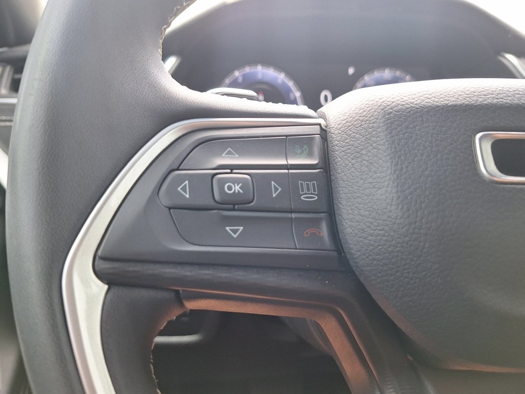 Used 2024 Jeep Grand Cherokee L Laredo AWD/4WD image 16