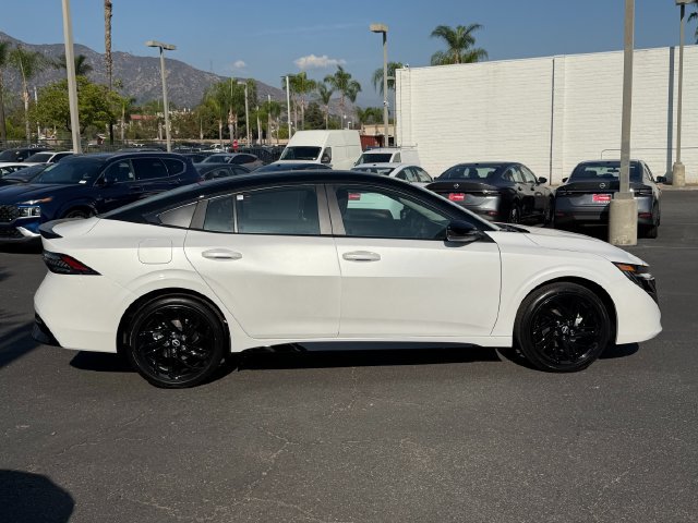 New 2027 Nissan Sentra SR w/ SR All Weather Package FWD image 4