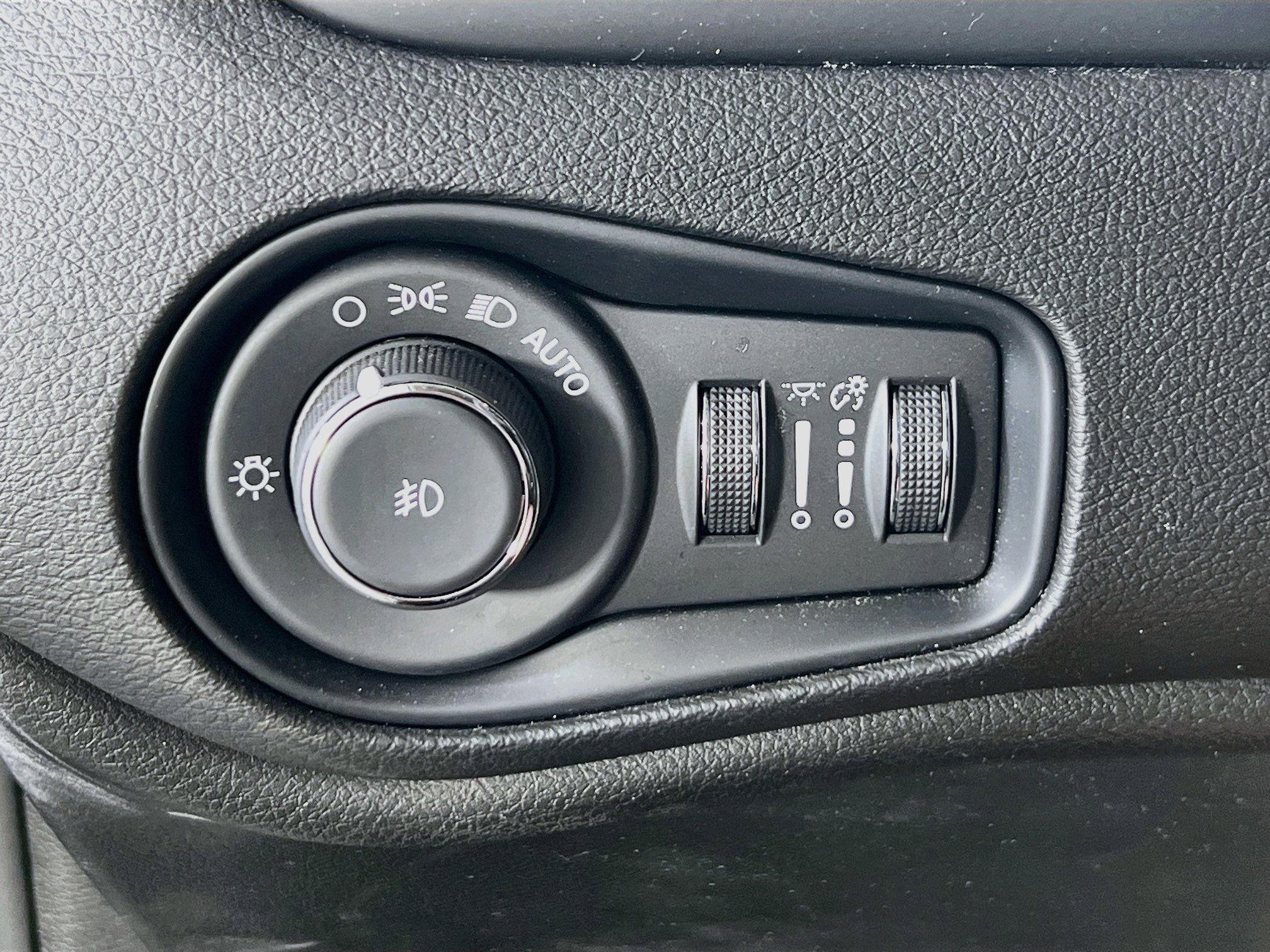 Used 2022 Jeep Renegade Latitude AWD/4WD image 10