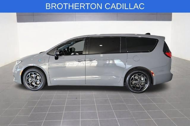Used 2023 Chrysler Pacifica Limited w/ S Appearance Package FWD image 2