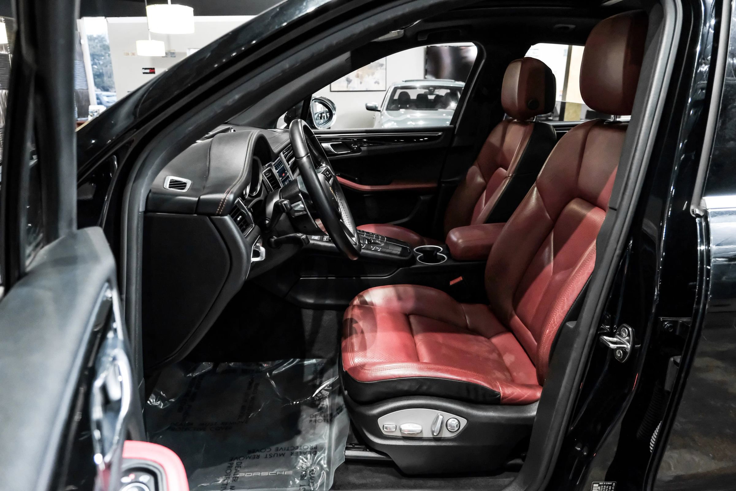 Used 2017 Porsche Macan S image 4