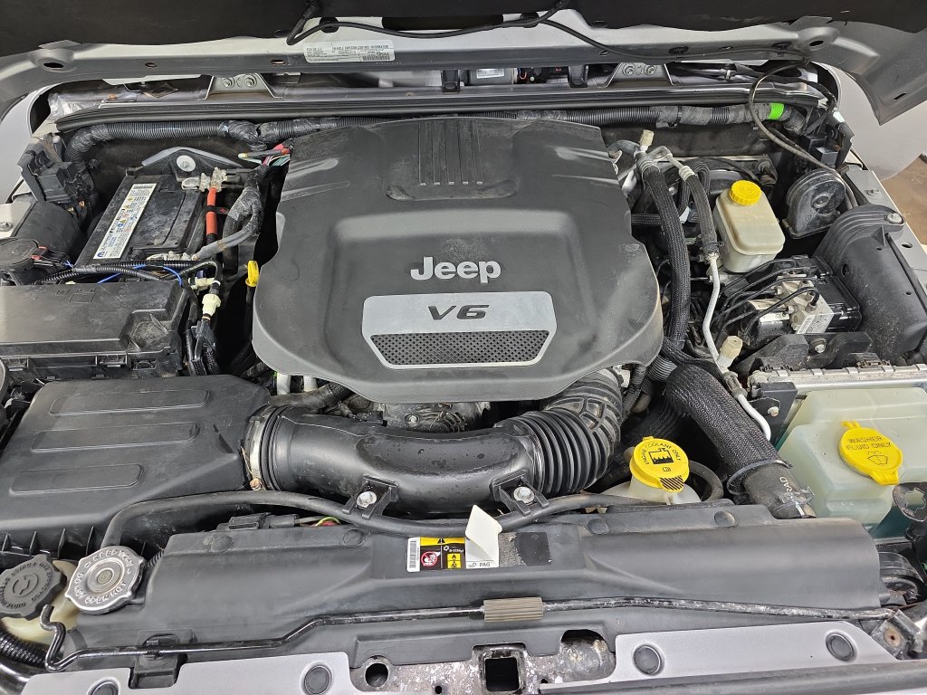 Used 2016 Jeep Wrangler Unlimited Rubicon AWD/4WD image 30