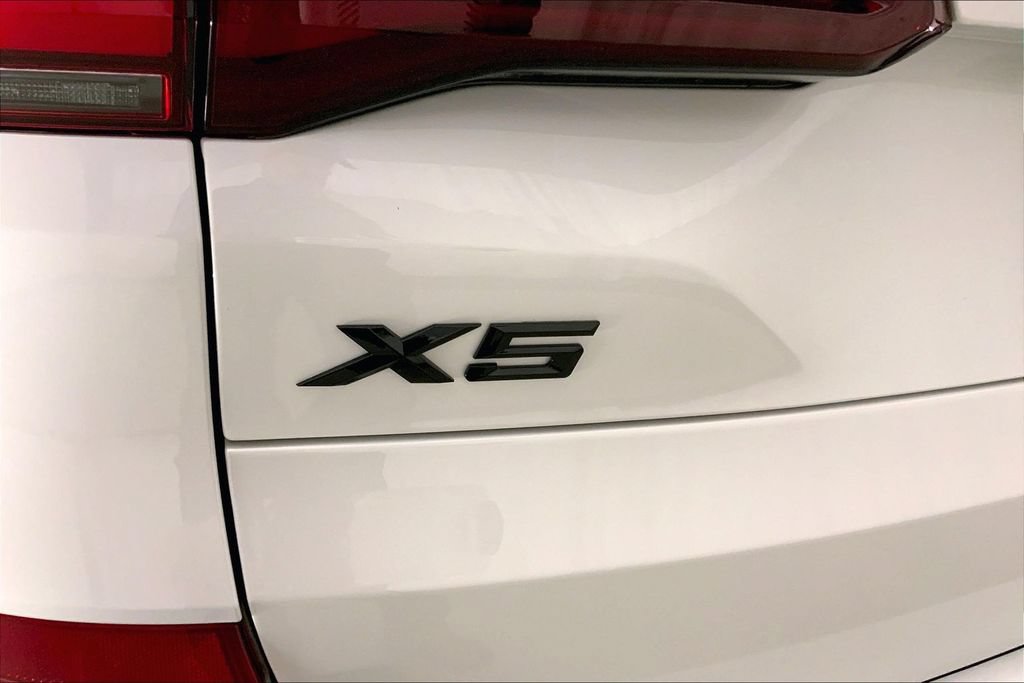 Used 2022 BMW X5 xDrive40i w/ M Sport Package AWD/4WD image 7