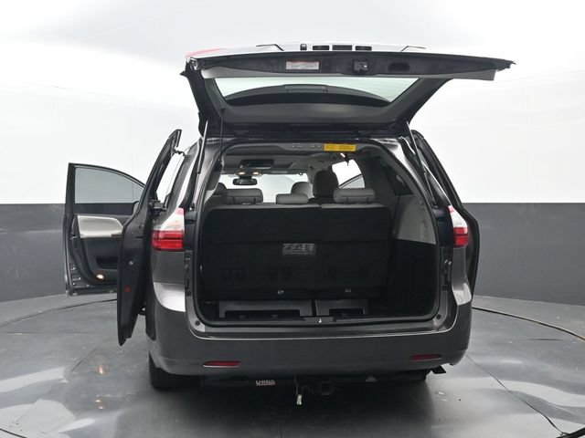 Used 2019 Toyota Sienna Limited FWD image 36