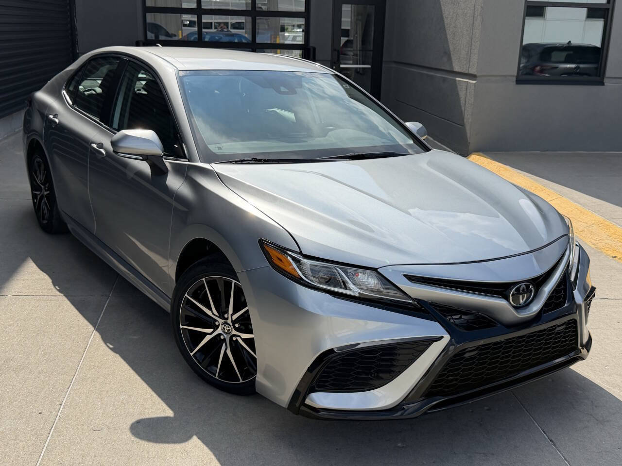 Used 2024 Toyota Camry SE FWD image 6