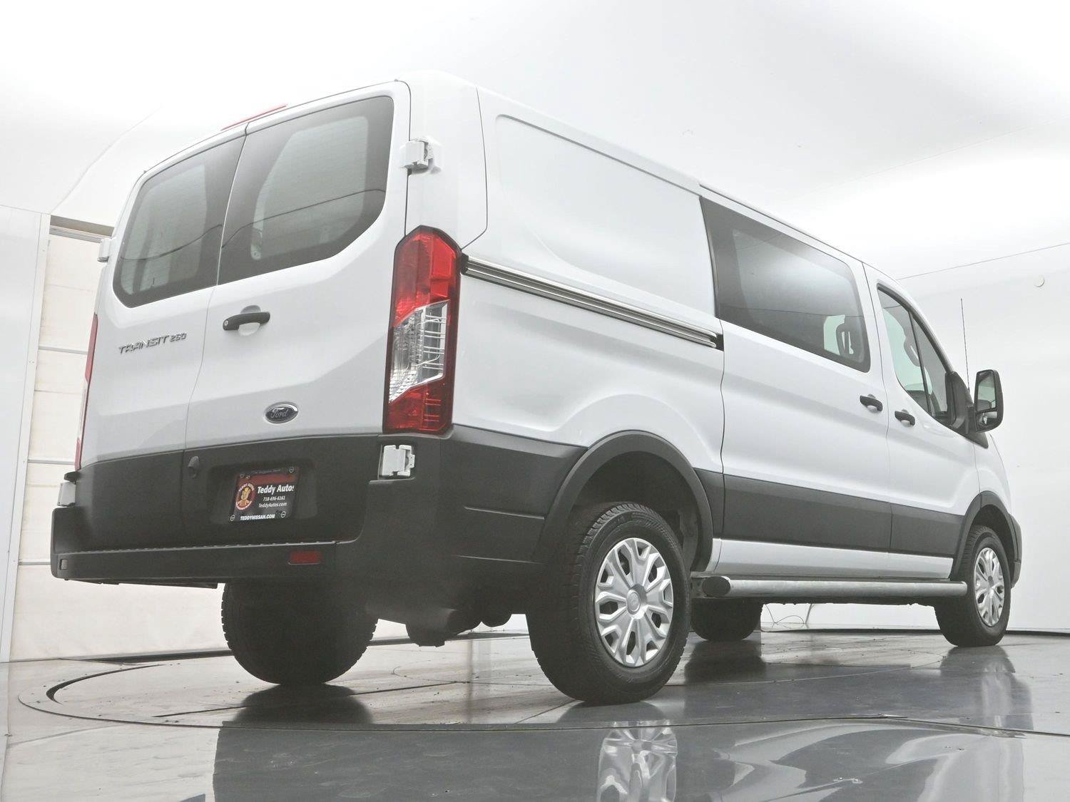 Used 2025 Ford Transit 250 Low Roof w/ Exterior Upgrade Package RWD image 5