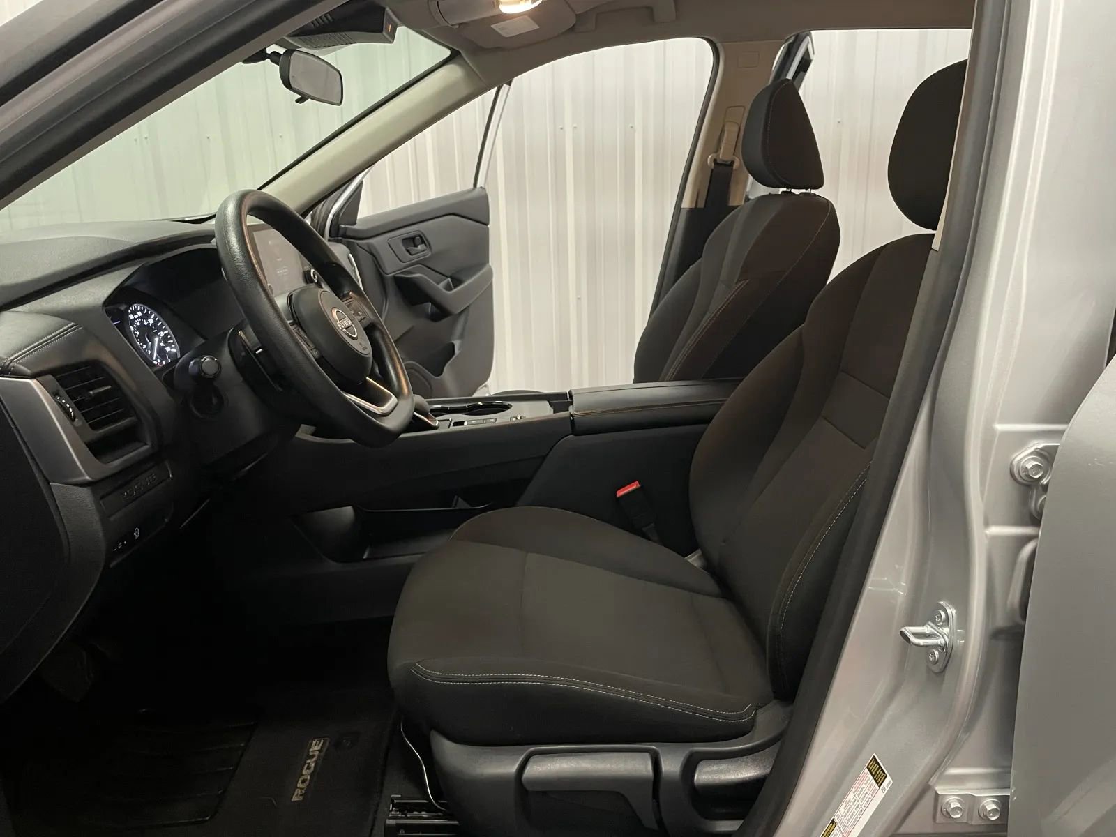 Used 2024 Nissan Rogue S FWD image 31
