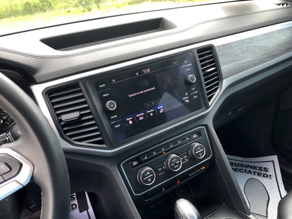Used 2021 Volkswagen Atlas Cross Sport SE image 12