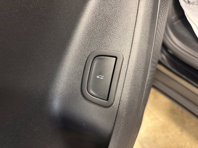 Used 2026 Chevrolet Traverse LT FWD image 33