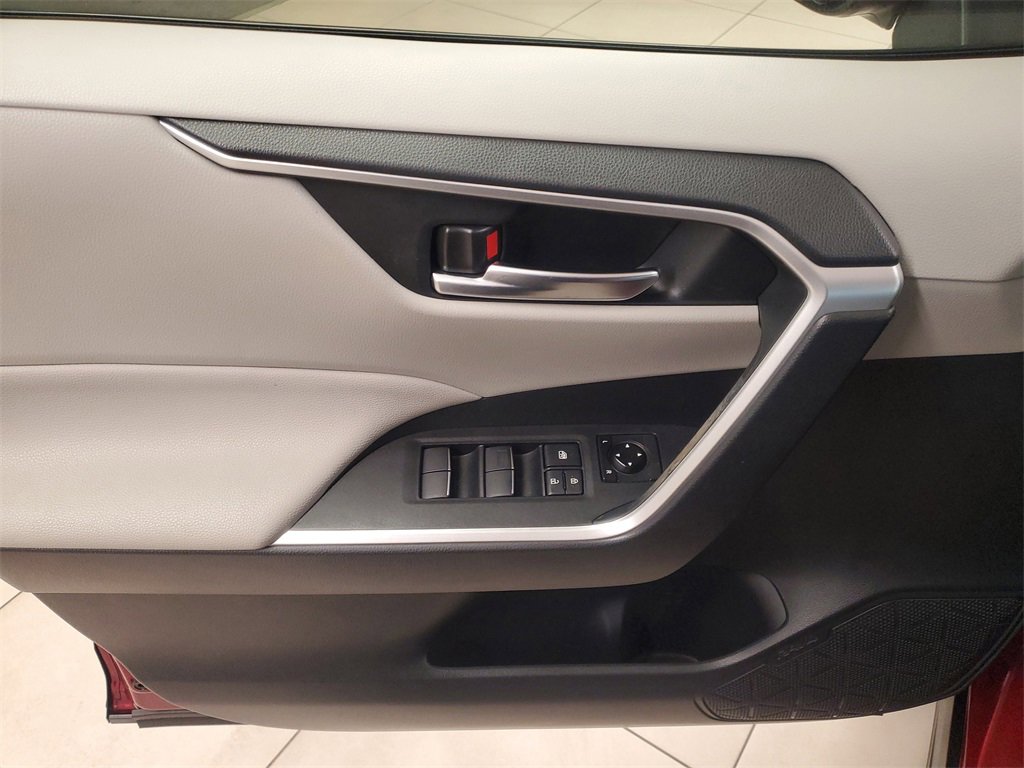 Used 2019 Toyota RAV4 XLE Premium image 19