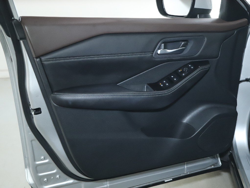 Certified 2023 Nissan Rogue SV w/ SV Premium B Package AWD/4WD image 18