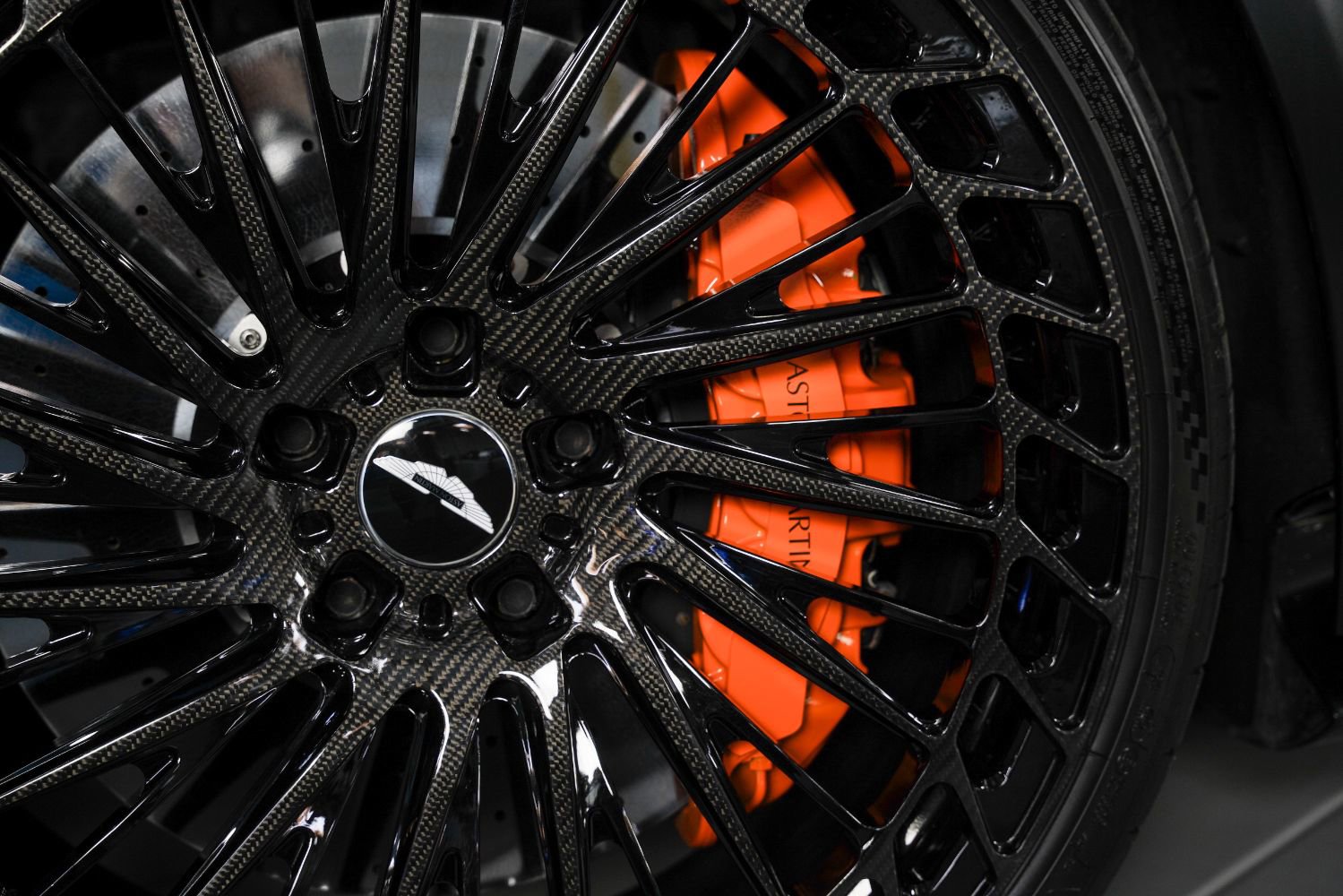 Used 2022 Aston Martin DBS Superleggera Volante RWD image 18