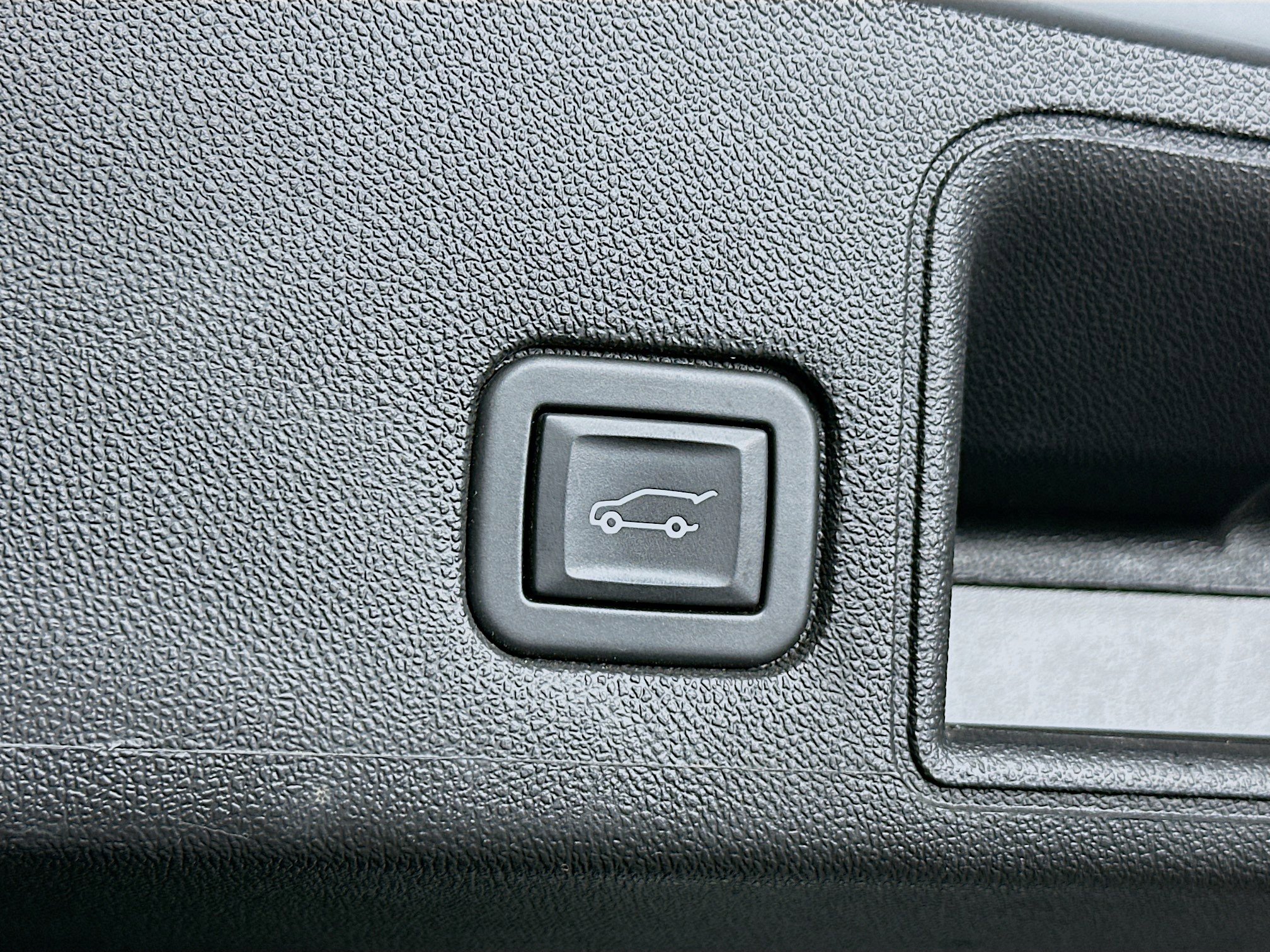 Used 2023 GMC Terrain SLT image 27