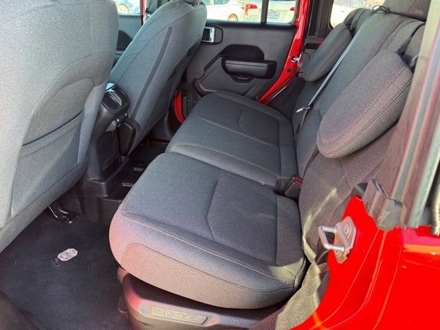 Used 2024 Jeep Wrangler Unlimited image 15