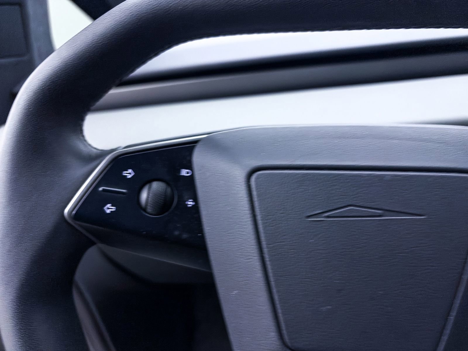 Used 2024 Tesla Cybertruck AWD Crew Cab image 27