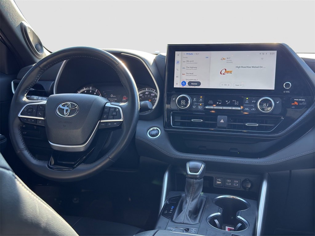 Used 2023 Toyota Highlander L image 13